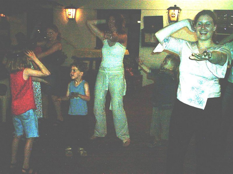 Macarena Tanz auf Oldie Partie in Jchen.jpg.jpg