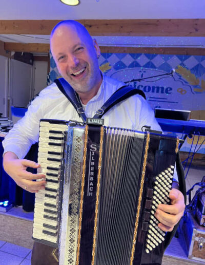 björn wagner mit akkordeon